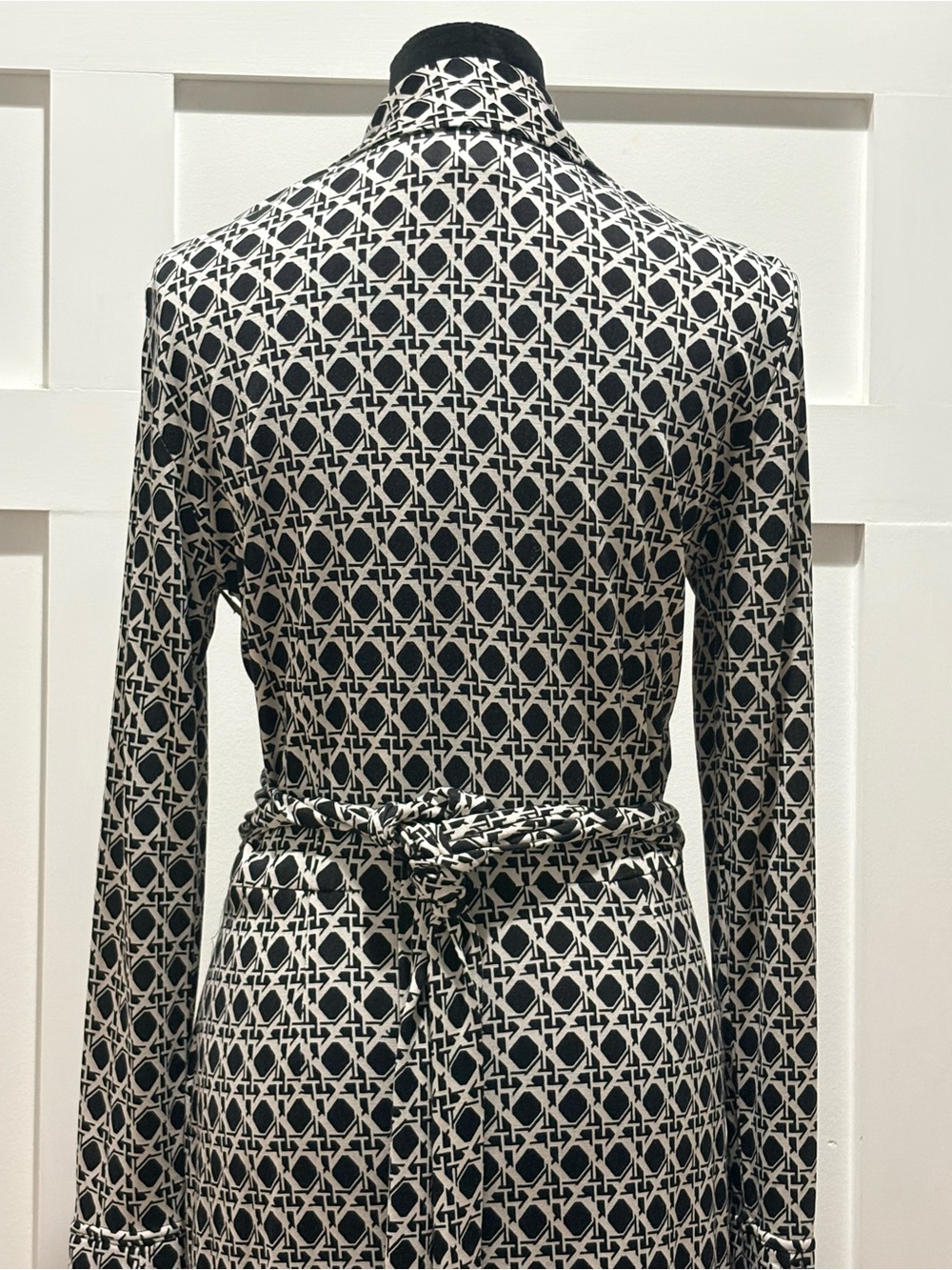 Diane Von Furstenburg - Classic - Black and White Wrap Dress -Size 12 - Picture 4 of 8